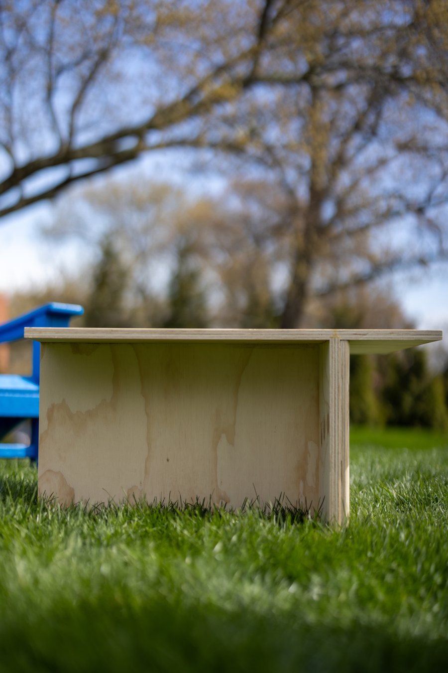 T.01 Axis Chair seen from a low side angle in grass