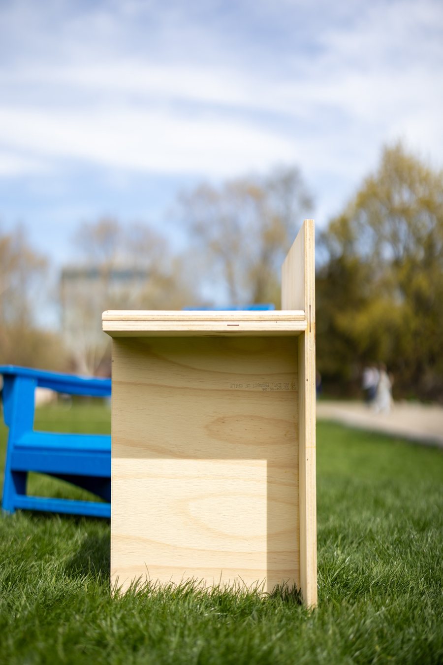 Side profile of T.01 Axis Chair in daylight
